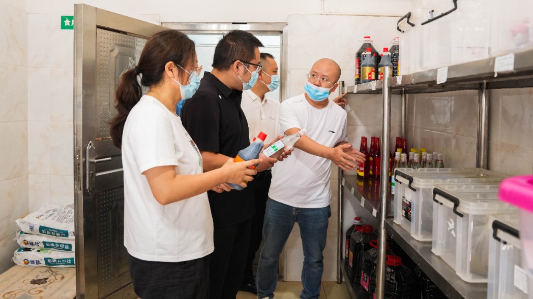 南江县：护航开学季 守住校园“清风门”