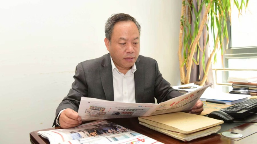 苔花如米小 也学牡丹开