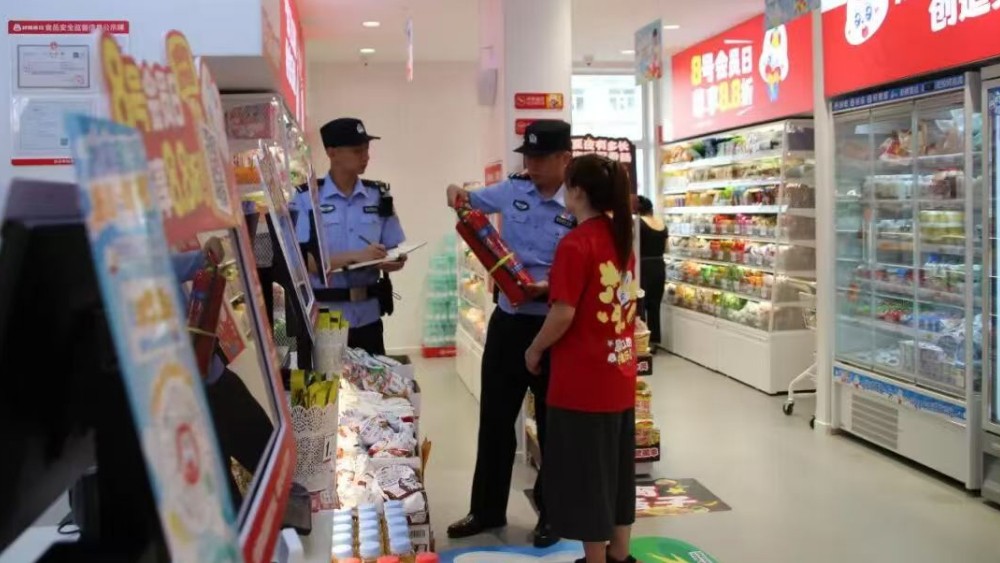 “提、拔、握、压”｜冰城公安手把手教店员用灭火器