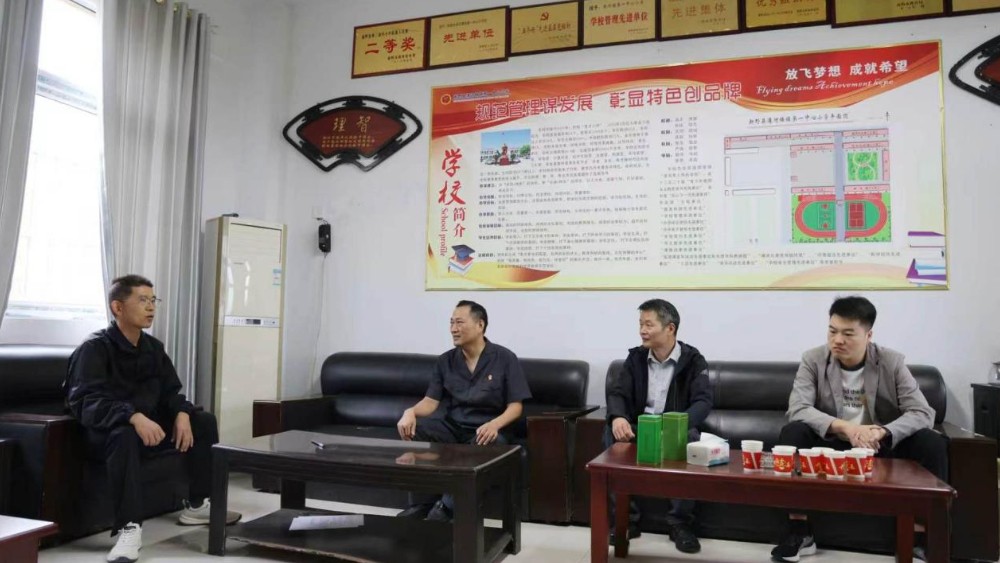 河南省南阳市新野县法院开展教师节走访慰问活动