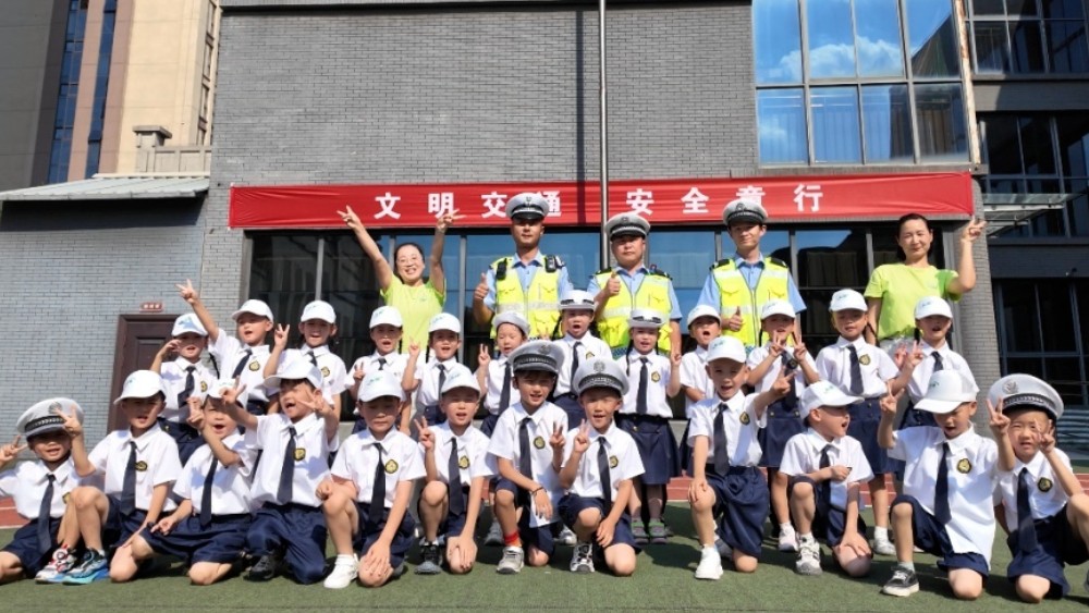 鄠邑公安：以藏蓝坚守 护学子新程