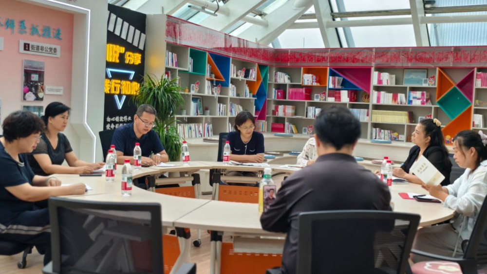 银川市金凤区清馨苑社区：书香润楼宇 石榴红映团结