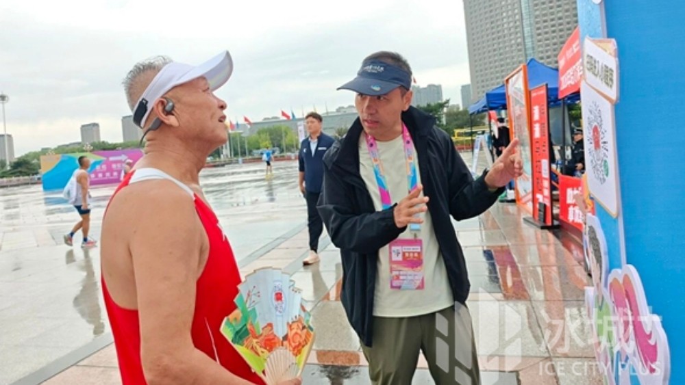 赛场边设法律咨询服务站丨省司法厅为哈马参赛选手、游客提供全流程法律服务