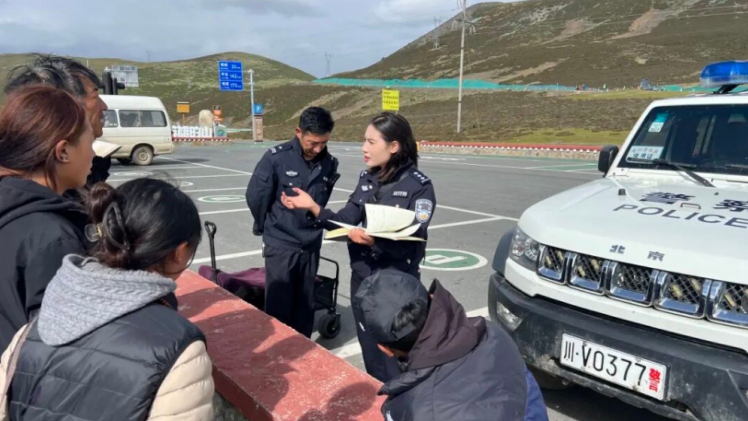 排查除隐患 普法护平安｜甘孜州稻城公安精准施策 筑牢沿街经营安全法治防线
