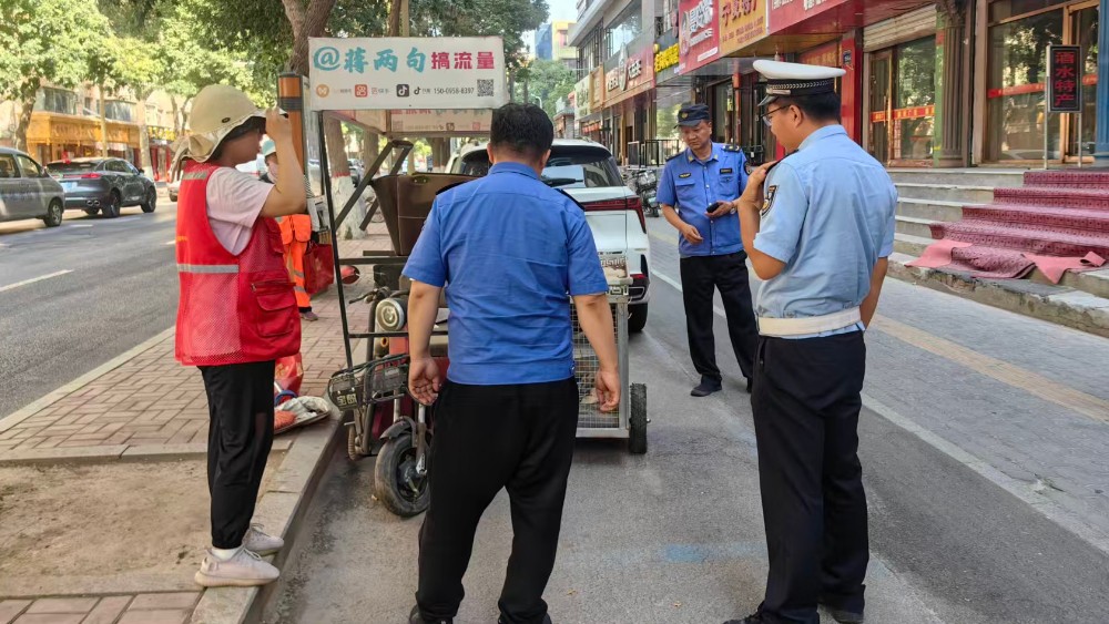 银川市兴庆区山河湾社区：警社联动清占道 疏堵惠民保畅通