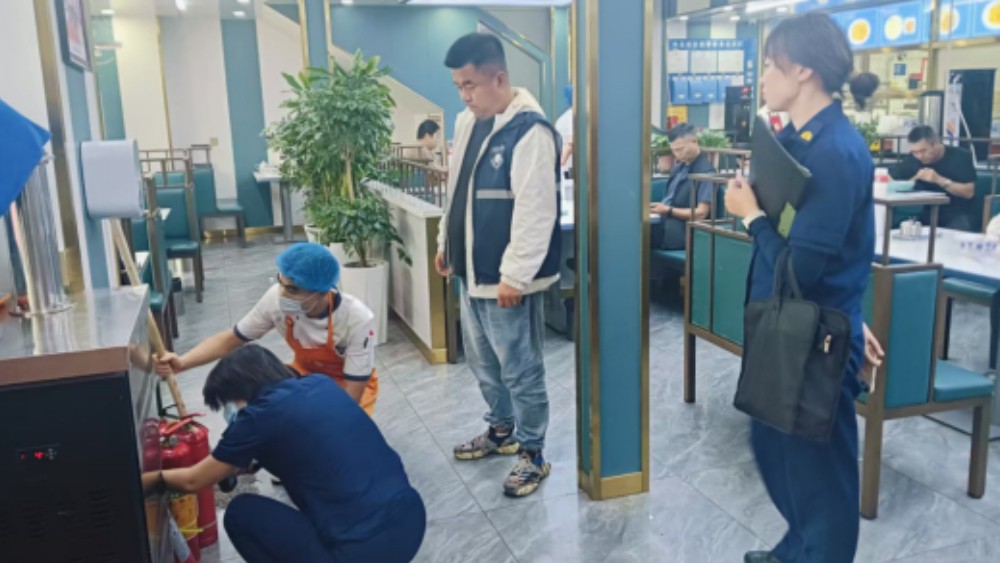 银川市金凤区银丰社区：联合执法除隐患 普法宣传筑防线