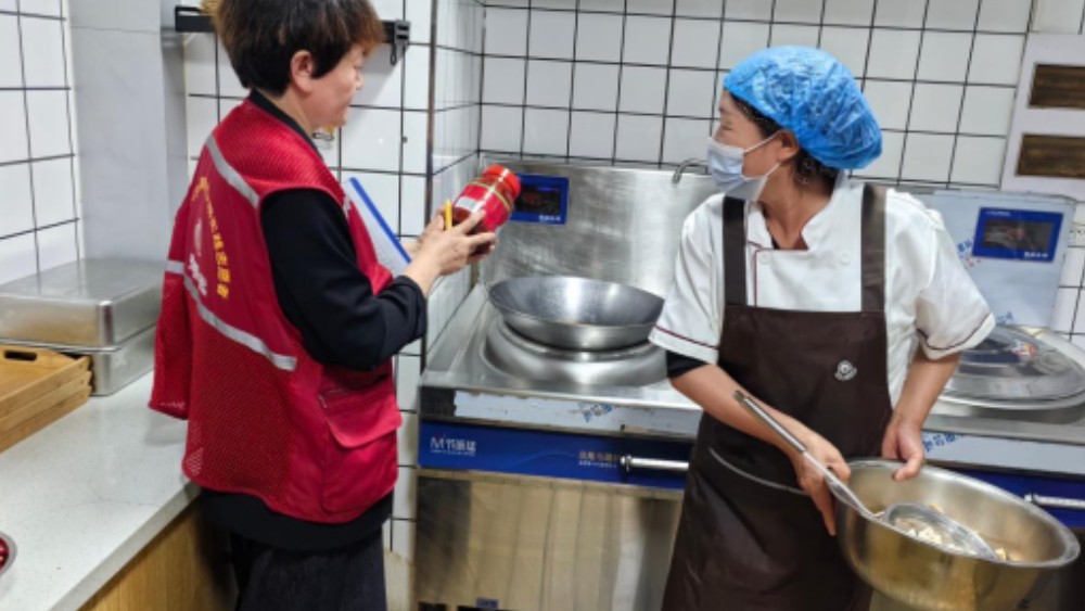 银川市兴庆区康平社区：严查小饭桌拧紧安全阀门 护航开学季筑牢健康防线