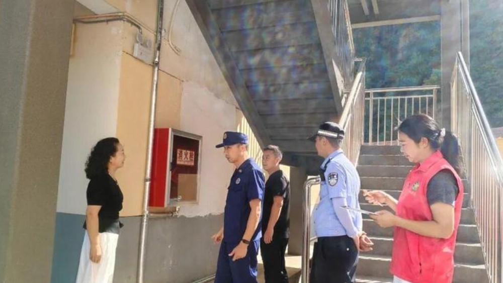 柞水公安：凤镇派出所整治校园周边安全