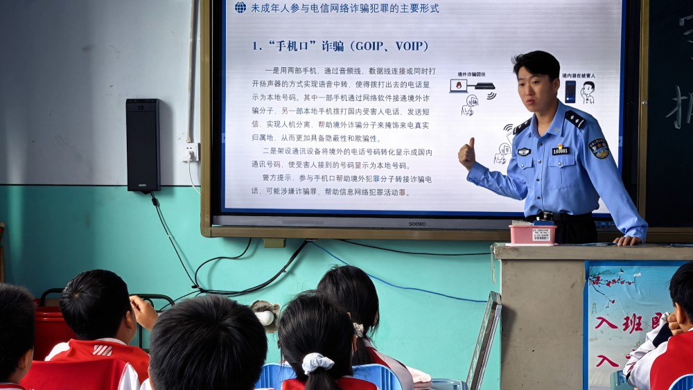 省林区公安局海林分局：开展法治班主任进校园宣讲活动