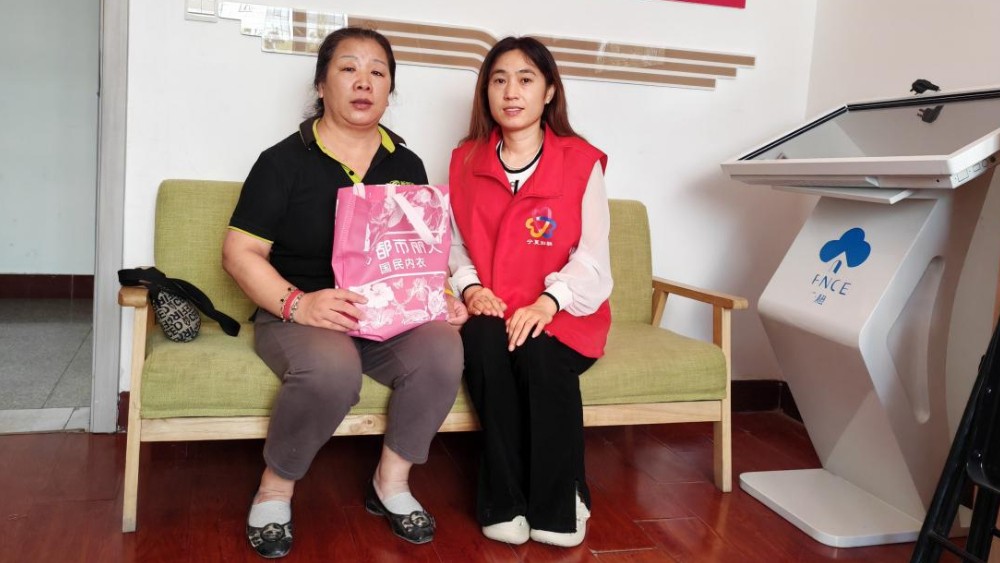 银川市金凤区清馨苑社区：妇联娘家人走访日记暖人心 丽人公益行实打实解困境