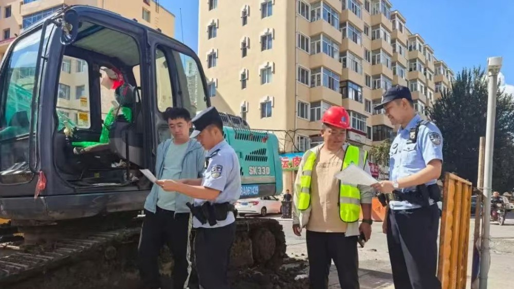 “身份证抵押就能低息借款？千万别轻信！”冰城公安把扫黑普法课堂搬进工地