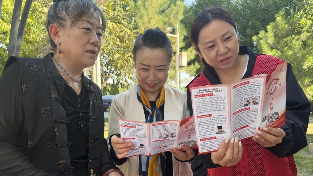 银川市金凤区阅海湾社区：舞蹈队伍舞动平安防线 扫黑宣传深植群众心田
