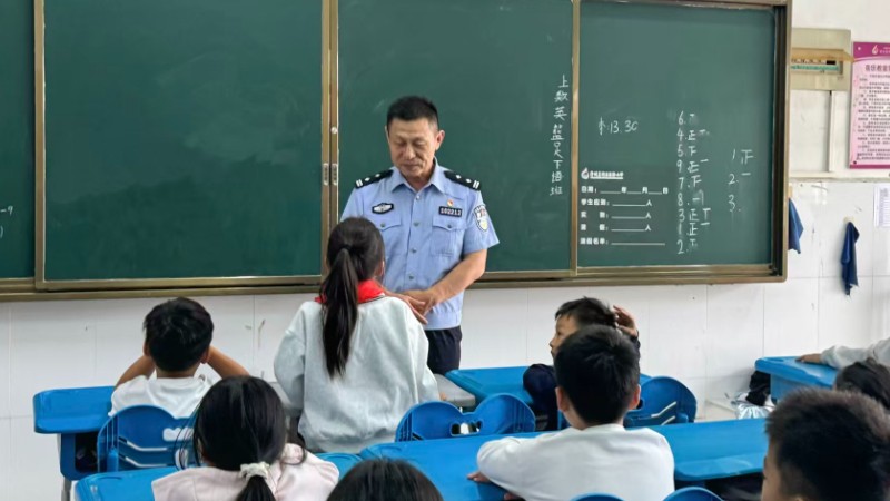 郑州高新区实验小学开学第一课护航健康成长