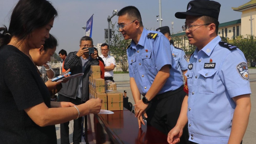 西安铁警：让遗失物品“自己回家”