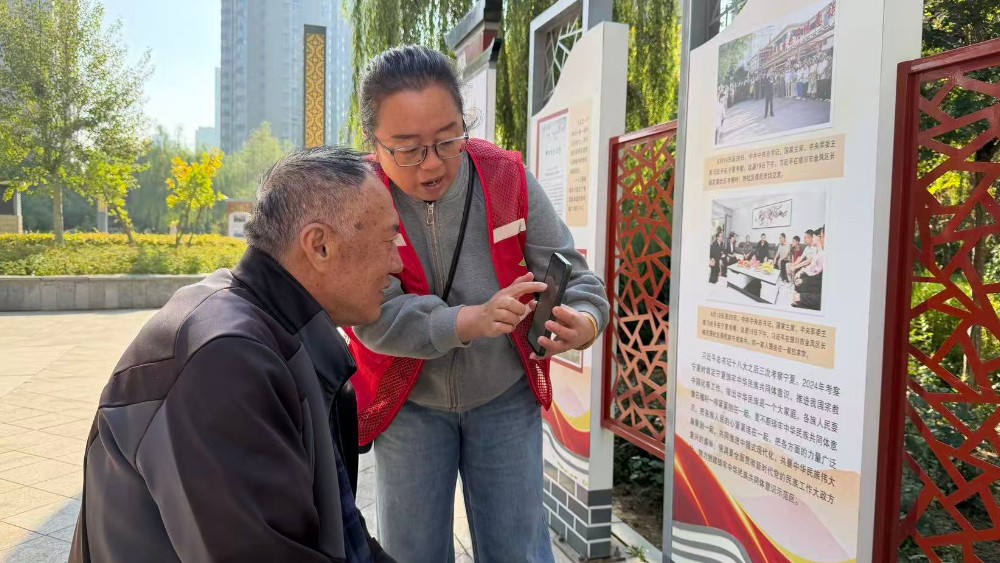 银川市金凤区双福社区：烟火市集聚拢邻里人气 义诊反诈守护万家民生