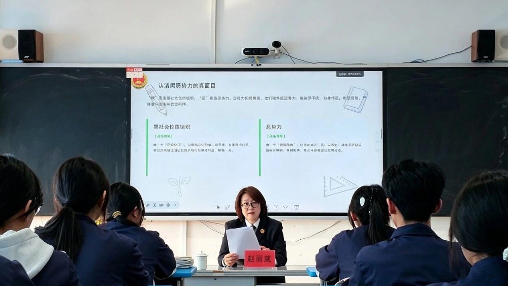 塔河县人民检察院把红色思政与法治教育送进课堂