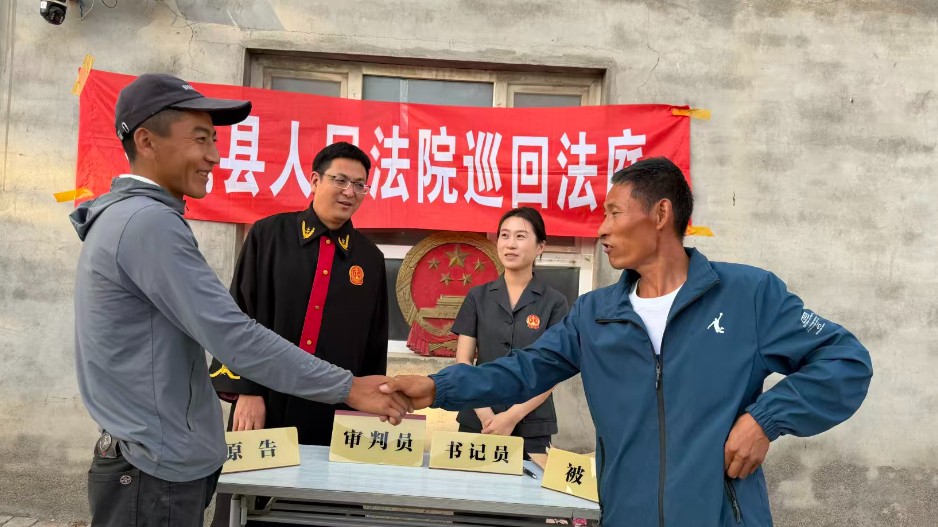 “刀片网”伤马引纠纷 巡回法庭调解化干戈
