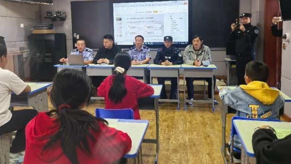 五大连池市司法局团结司法所联合开展 “防诈反诈·青春无诈” 主题宣传活动