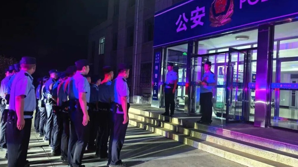 利剑出鞘斩夏夜乱象 重拳亮剑护市井安宁