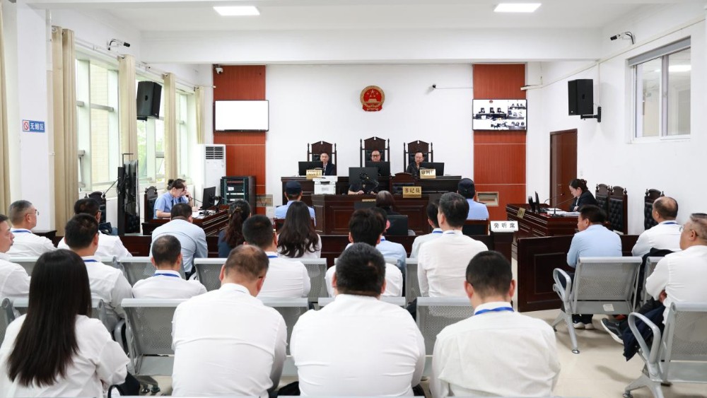 以案释法 警钟长鸣——河南省南阳市卧龙区法院组织开展职务犯罪旁听庭审活动