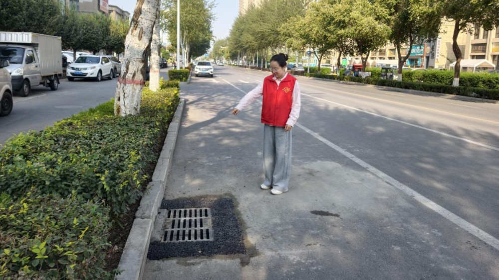 银川市兴庆区春城社区：小井盖折射大民生 速接快办筑防线