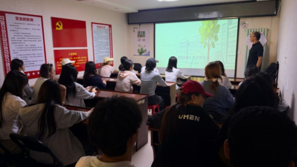 银川市兴庆区雅苑社区：民法典润青春 法治课进校园