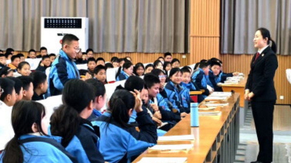 第一时间联系法治副校长