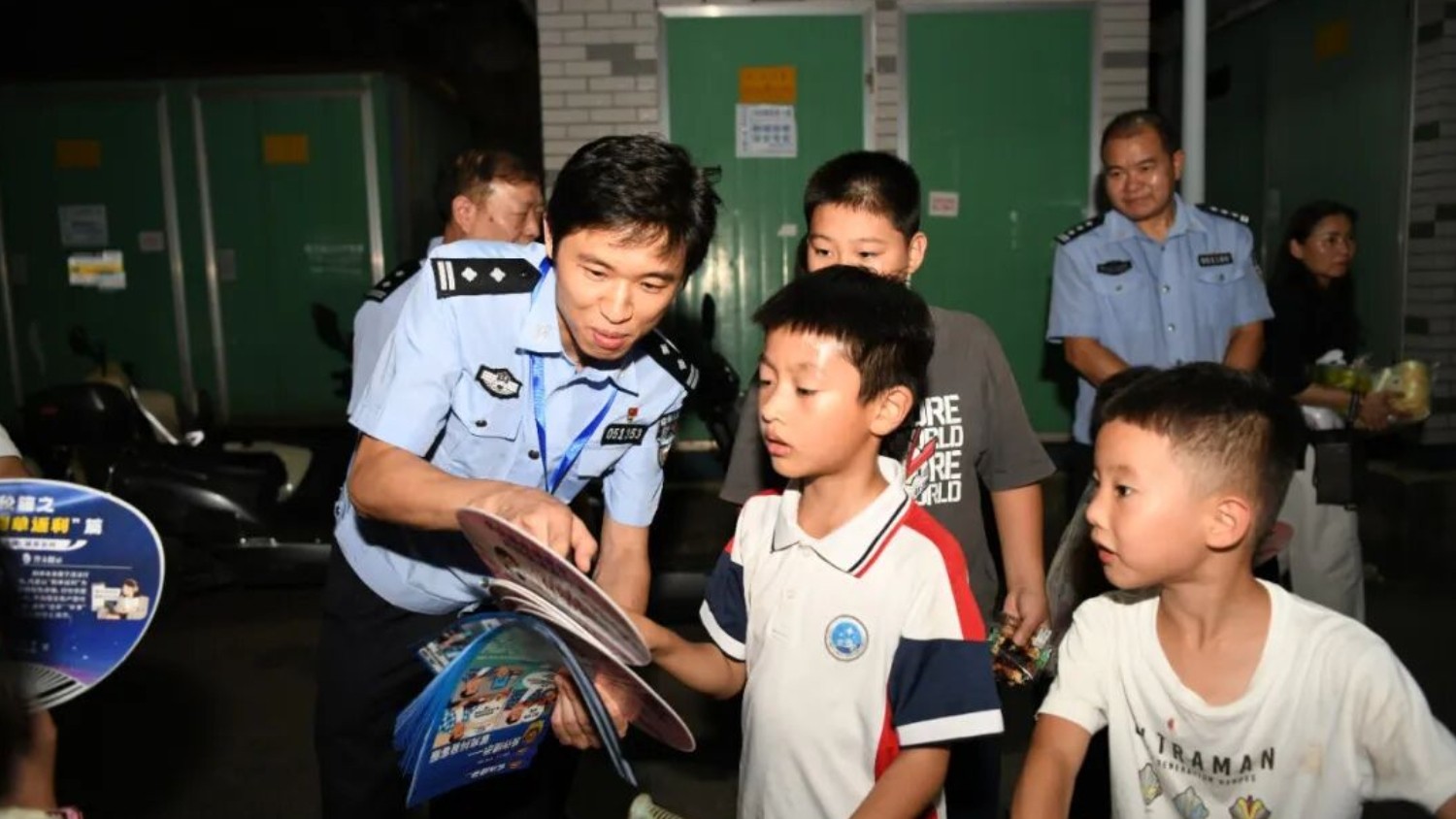 新余渝水公安：平安夜访听民声 多警联动护安宁