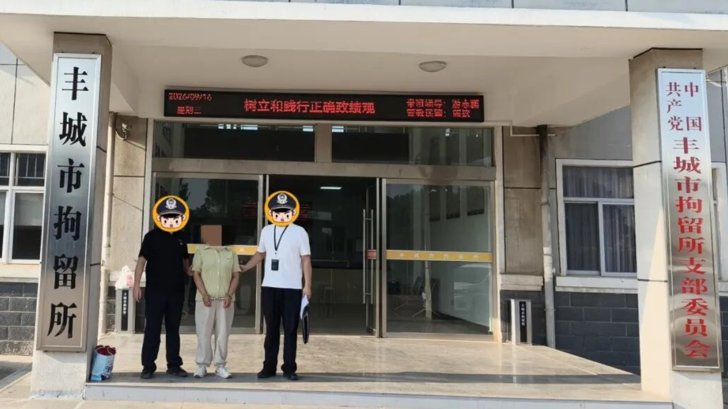 私囤110 箱烟花爆竹，丰城警方查处一起非法储存烟花爆竹案