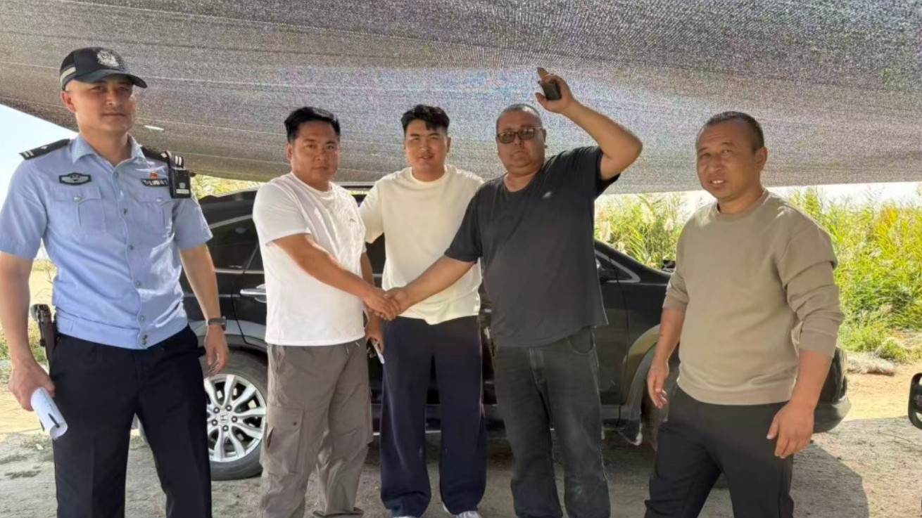 新疆福海县齐干吉迭乡综治中心联合司法所成功调处骆驼损毁葫芦地财产损害纠纷
