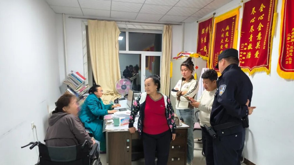 太危险！施工留“深坑陷阱” 民警暖心调解化解纠纷