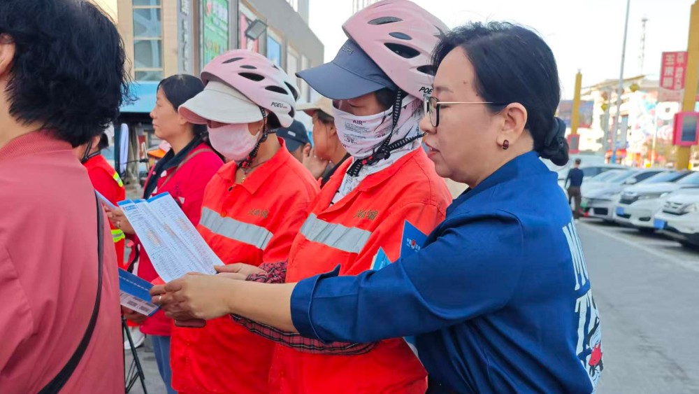 法治宣传暖“新”意　依法维权护“薪”情
