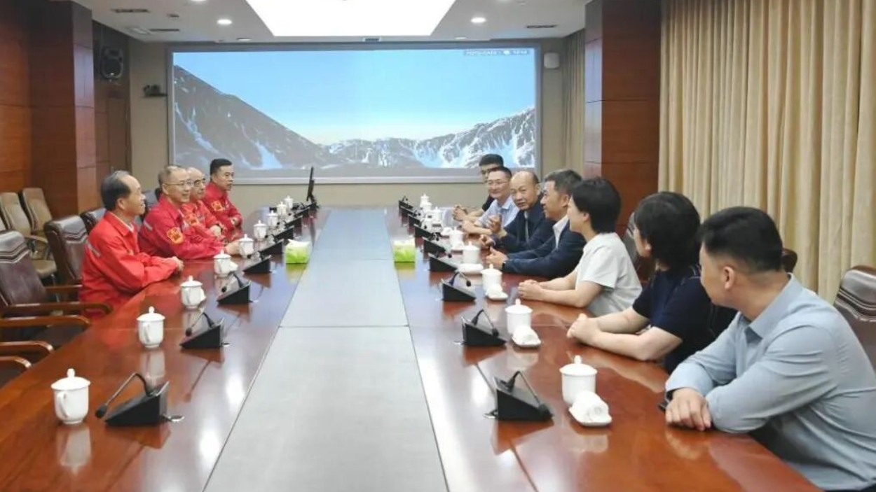 河南省濮阳中院党组书记、院长尚学文一行来达调研交流