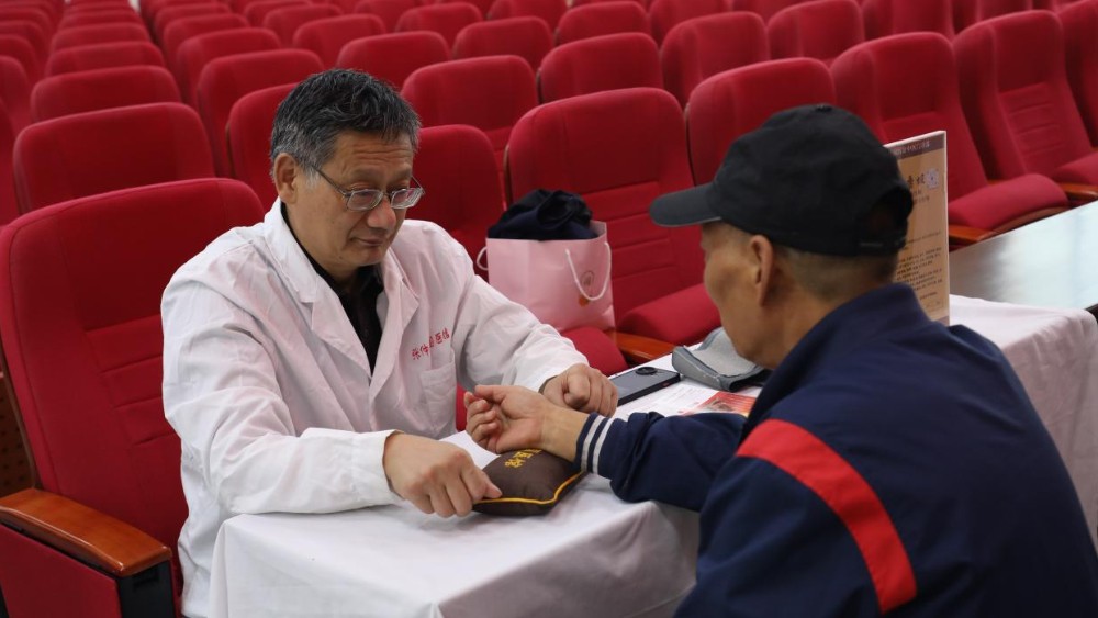 中秋送健康 关怀入警心——河南省南阳市西峡县法院开展“中秋暖警送健康”主题义诊活动
