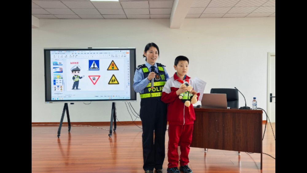 交通安全进校园 平安守护伴成长——吉林省榆树市法学会走进榆树市第一小学开展交通安全宣讲