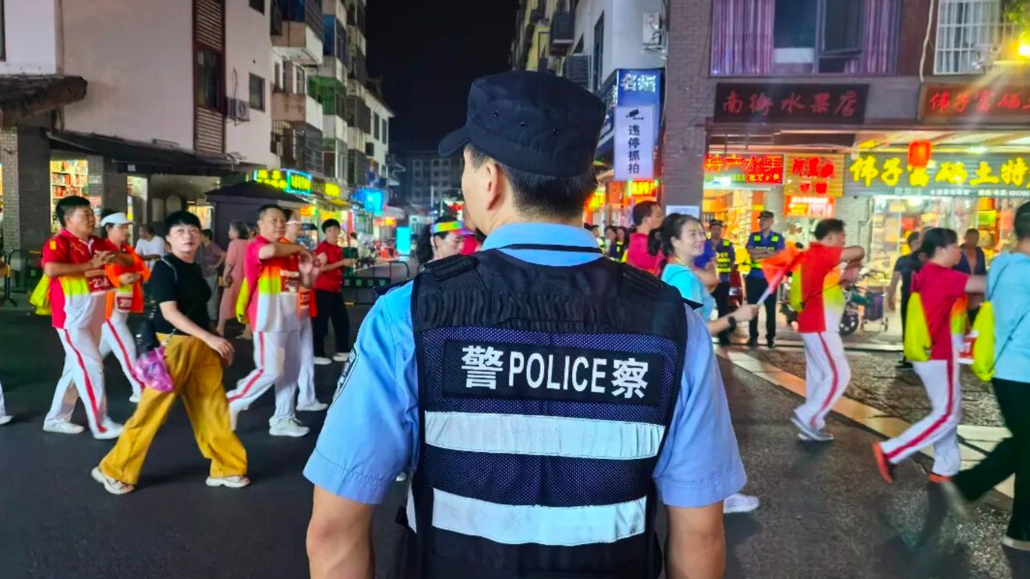 五千跑者山间夜跑！宜春市明月山公安300余名民辅警全程守护赛事安全
