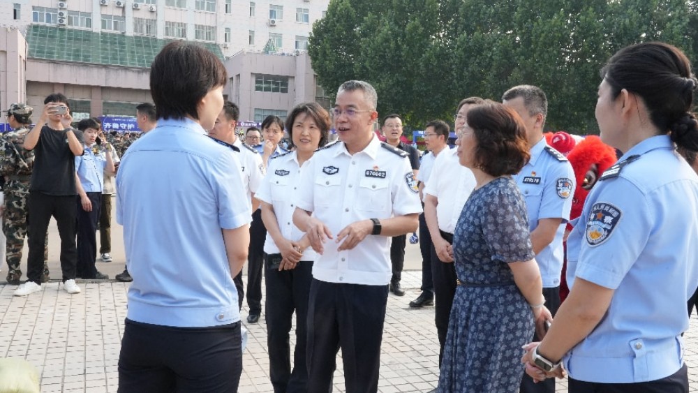 潍坊市局举办“潍坊公安广场警营开放日走进潍坊学院”专场活动