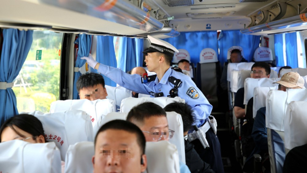 中秋出行别大意，冰城公安交管部门逐车“体检”六座以上客车
