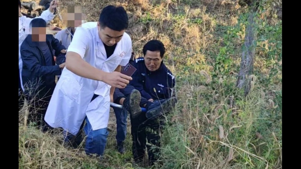 吉林扶余公安五家站派出所：人员受伤被困 民警三分钟极速救援护平安