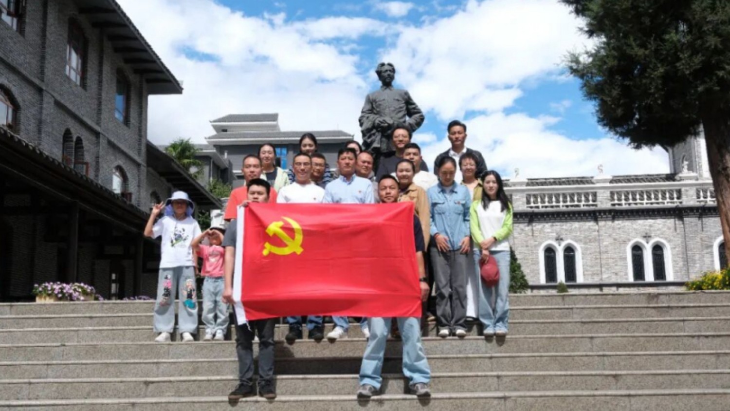 党建引领聚合力  提质增效促执行——甘孜州中院北路办案基地开展红色研学暨执行工作座谈活动