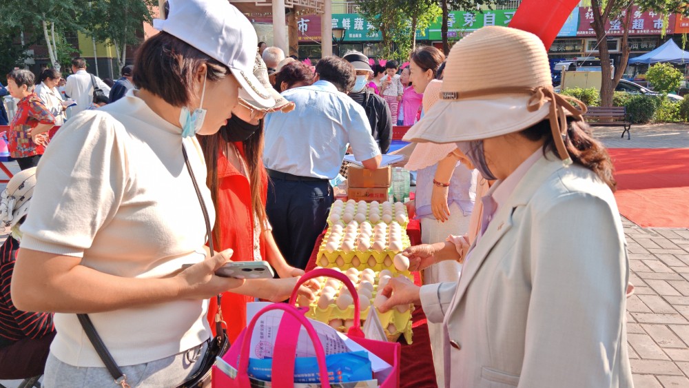 青铜峡市汉源社区：欢聚庆佳节 石榴邻里情