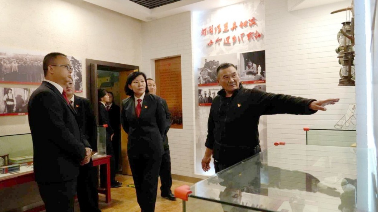 新疆尼勒克县人民法院联合昭苏县人民法院开展红色主题党日活动