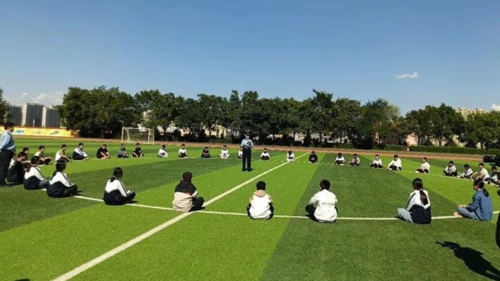 城郊派出所开展未成年人保护暨防范学生欺凌普法宣传活动