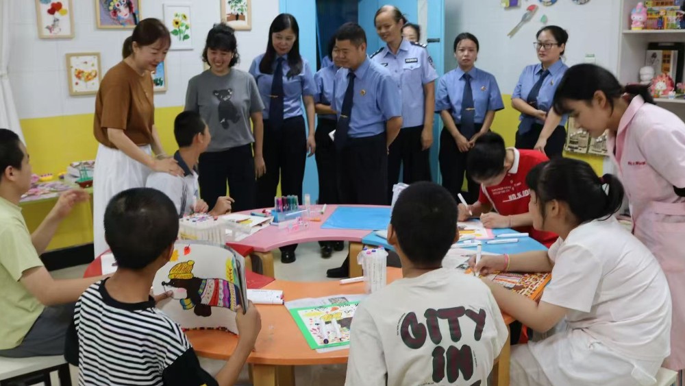 渭南市检察院联合多部门赴市儿童福利院开展救助调研慰问活动