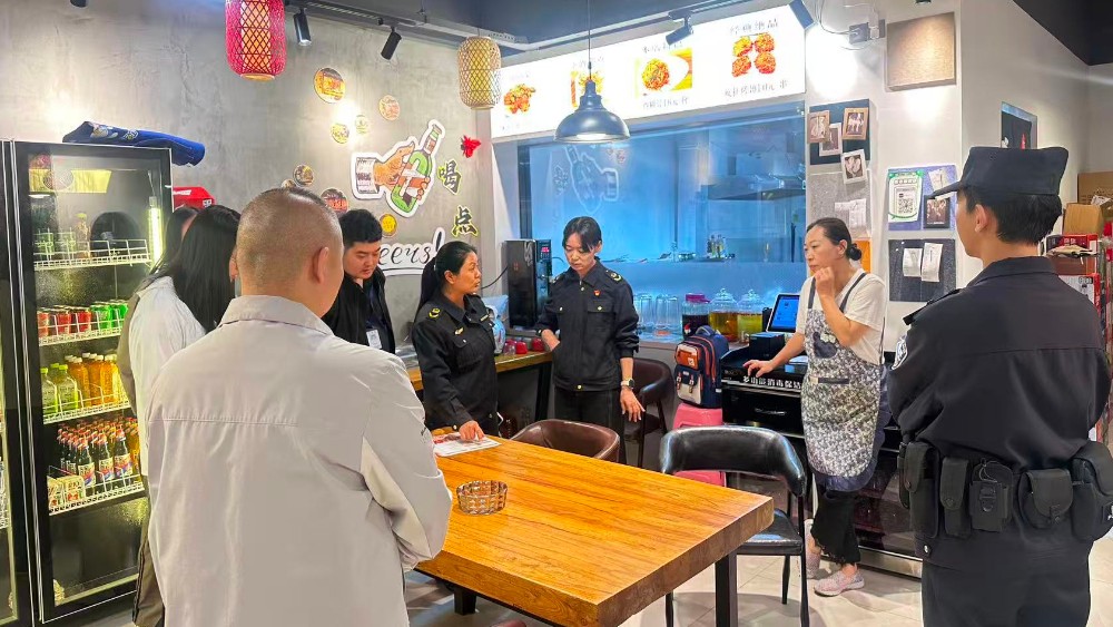 银川市兴庆区永康社区：守护夜间烟火气 联合夜查护平安