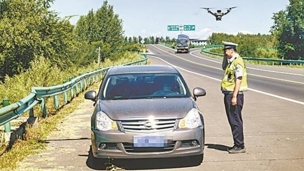 警用无人机上岗执勤