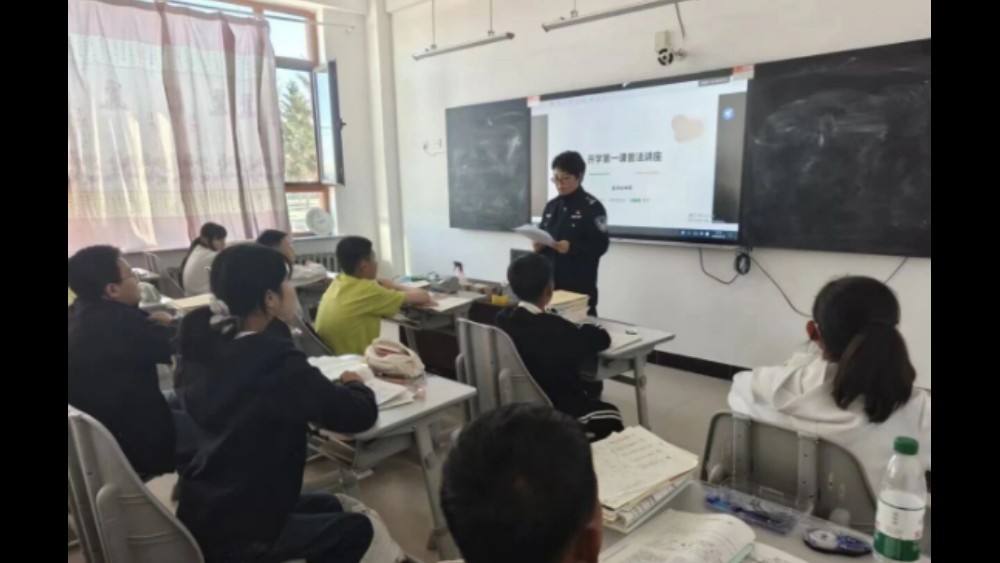 吉林扶余公安永平派出所：法治护航开学季 扫黑除恶进校园