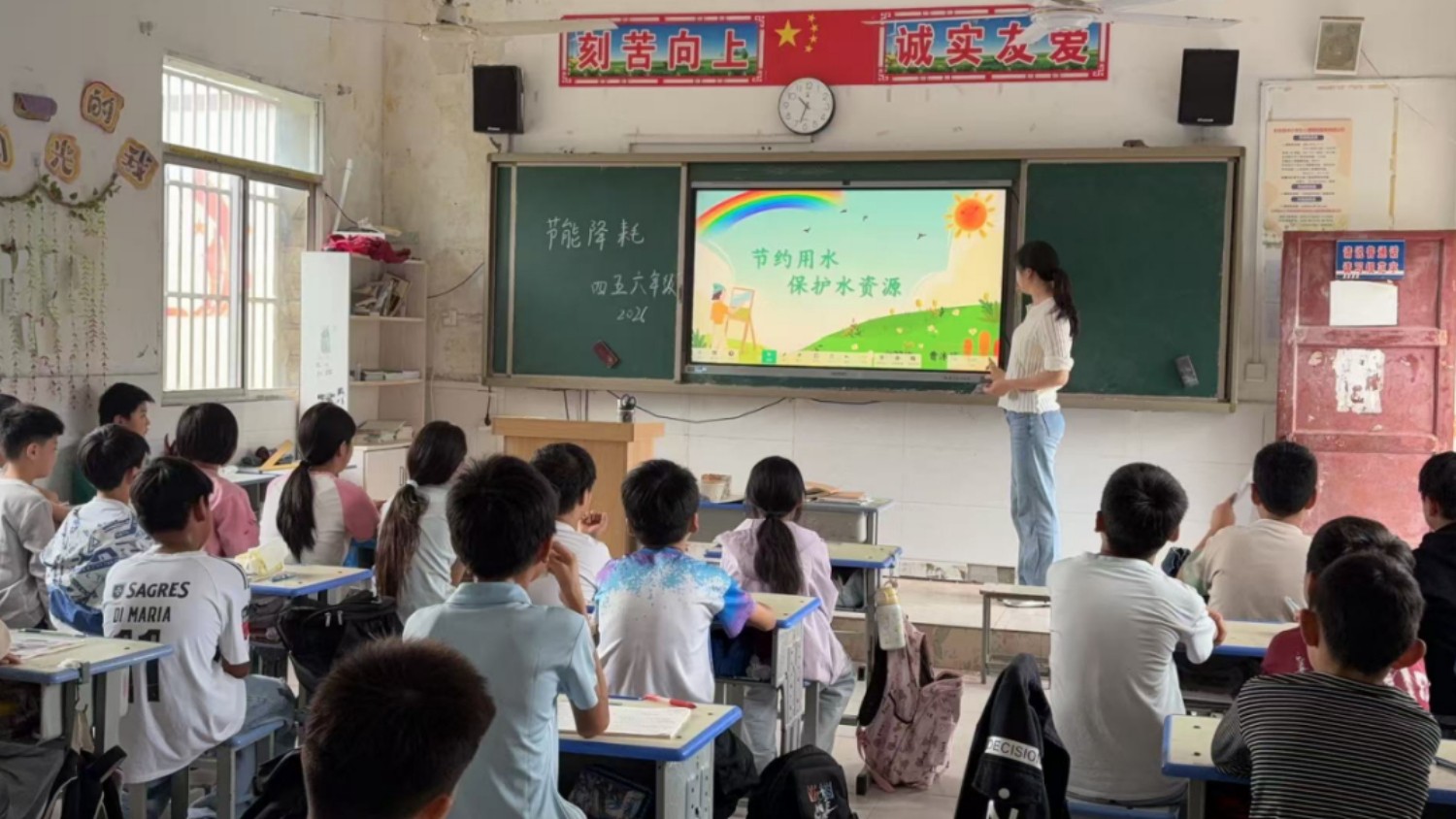 法治护航节能降耗 绿色文明浸润校园