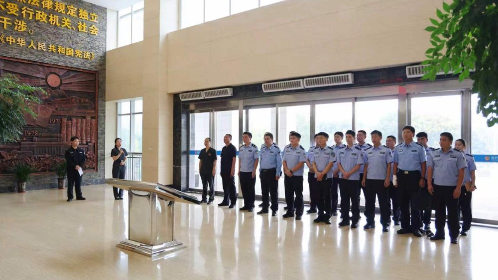 警法联动聚合力 以案践法促规范——河南省南阳市新野县法院举办2026年第十四次公众开放日