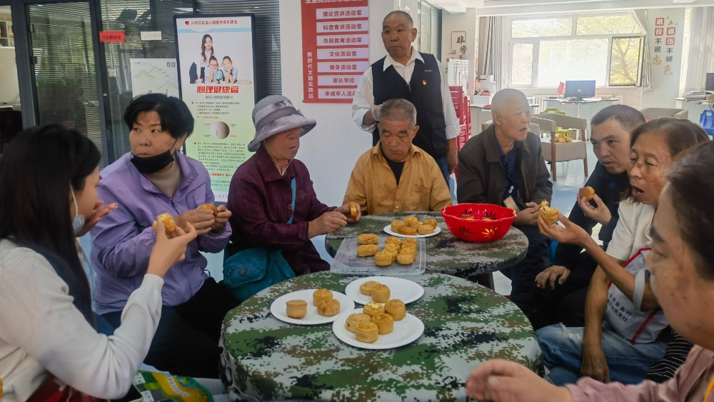 银川市兴庆区高台寺社区：月满饼香 温情不缺席